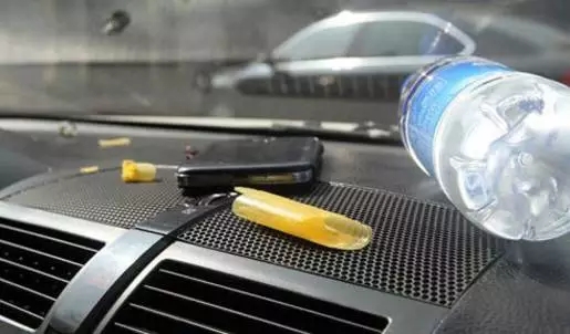【天嬌用車學(xué)】暴曬后的汽車究竟有多毒？超乎你想象